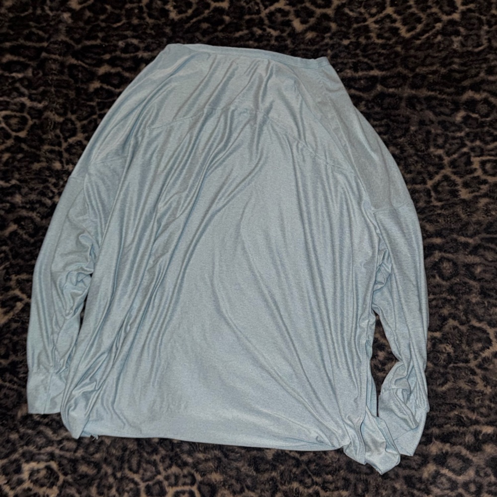 Old Navy Active Wear Light Gray Long Sleeve Crew Shirt - Picture 3 of 4